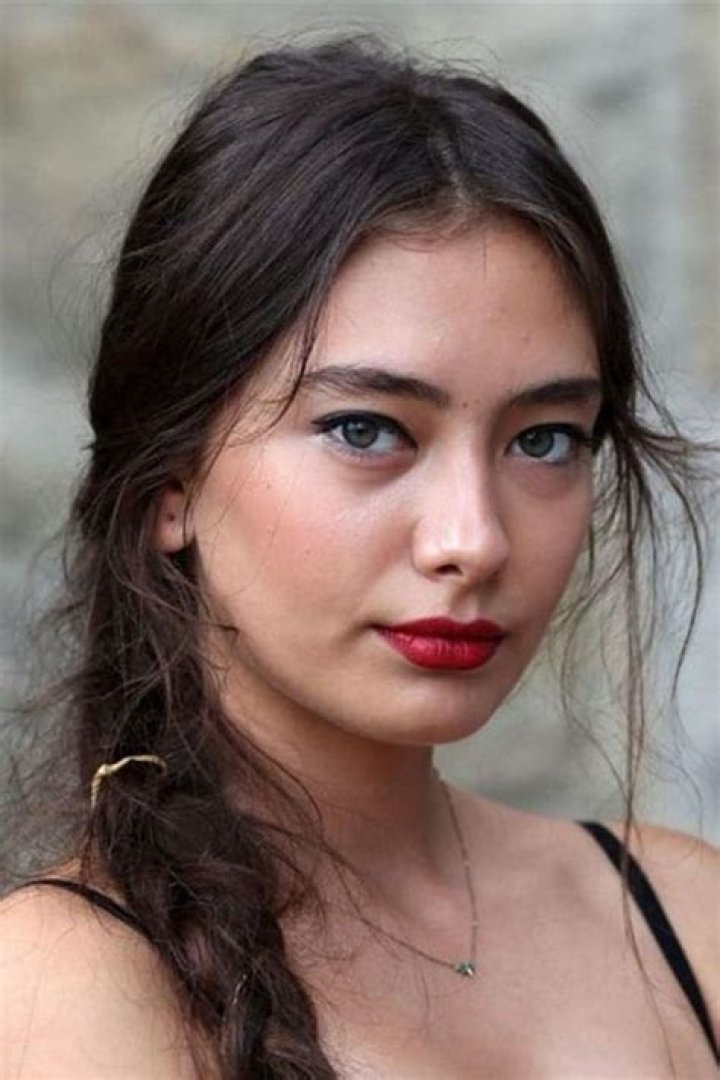 Neslihan Atagul Bio (Wiki) 