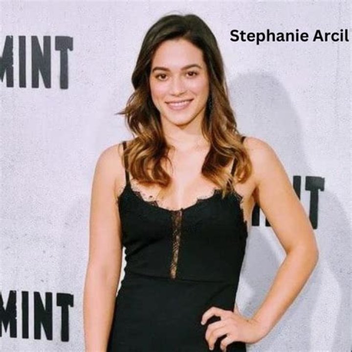 Stephanie Arcila Height - CelebsHeight.org